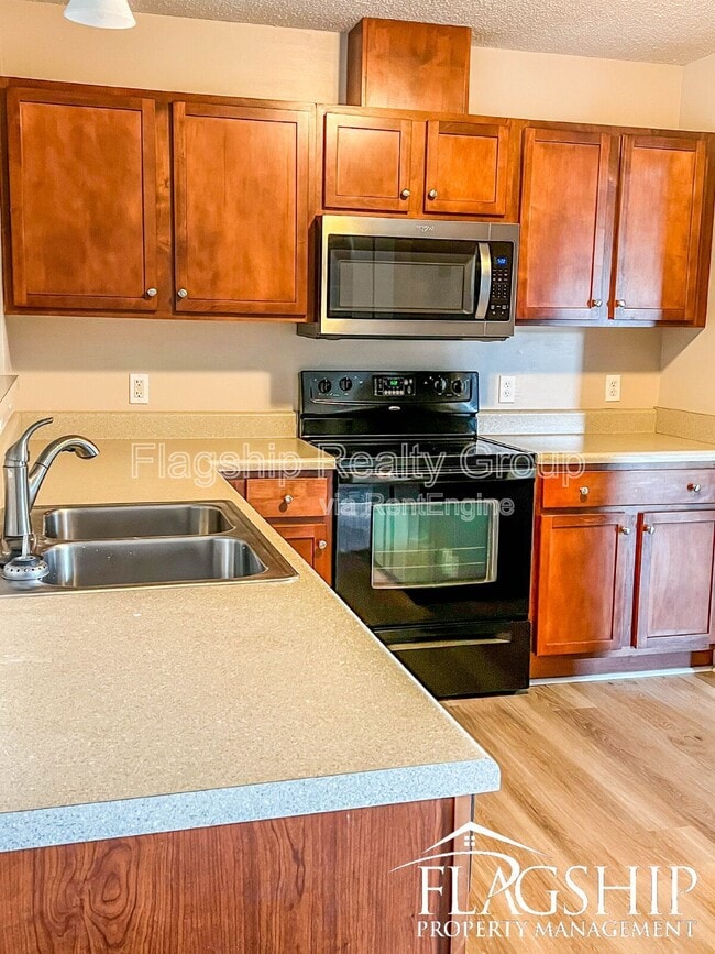 Building Photo - 2313 Sadler Dr