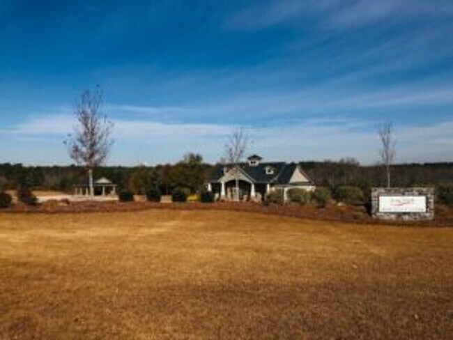 Building Photo - Like New in Longview!