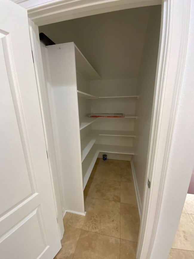 Building Photo - 123 Courts Ln