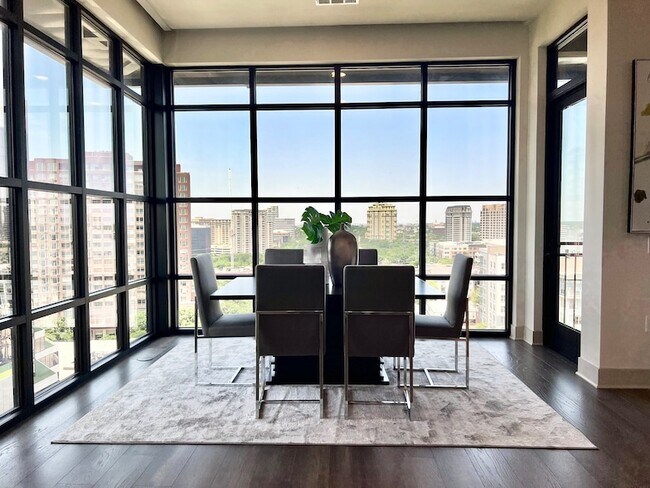 Building Photo - 3330 Oak Grove Ave