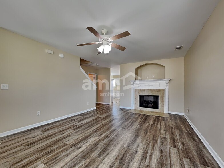 Building Photo - 4 Laurel Ln