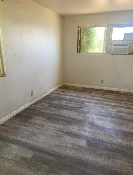 Building Photo - 3220 Comstock Dr