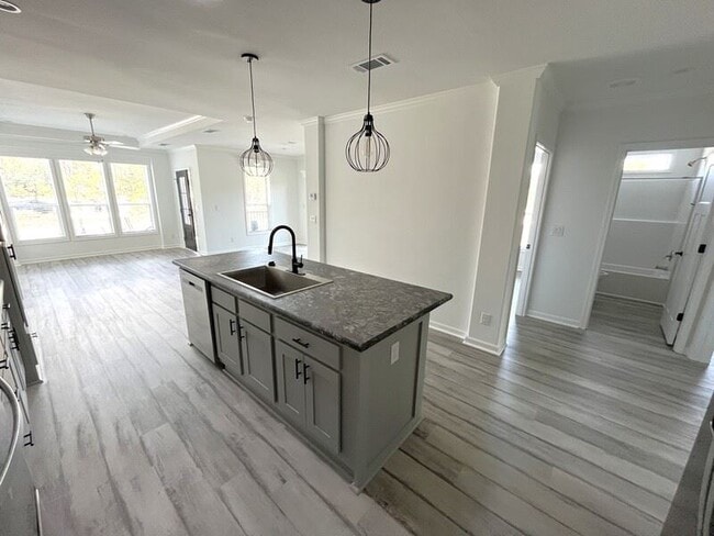 Building Photo - 1005 American Ln