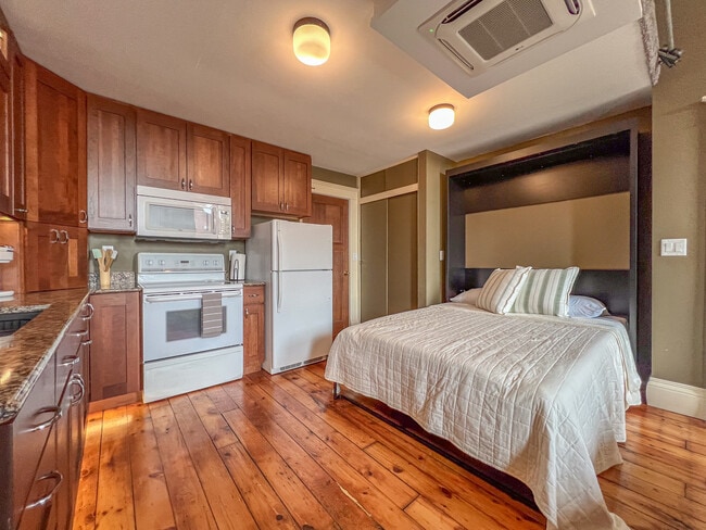 Building Photo - 1175 Iowa St