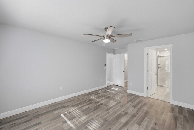 Building Photo - Available Now! Tastefully Designed 3 Bed, 2 Bath Home