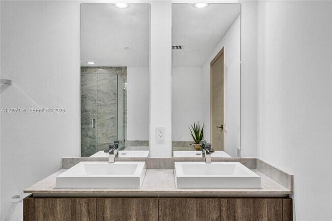 Building Photo - 801 S Miami Ave