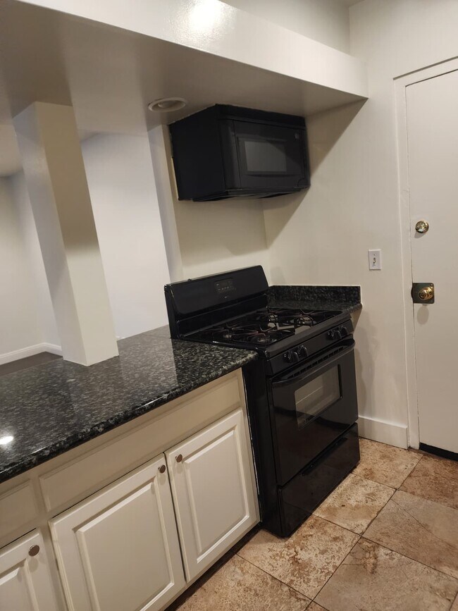 Building Photo - 5339 Newcastle Ave