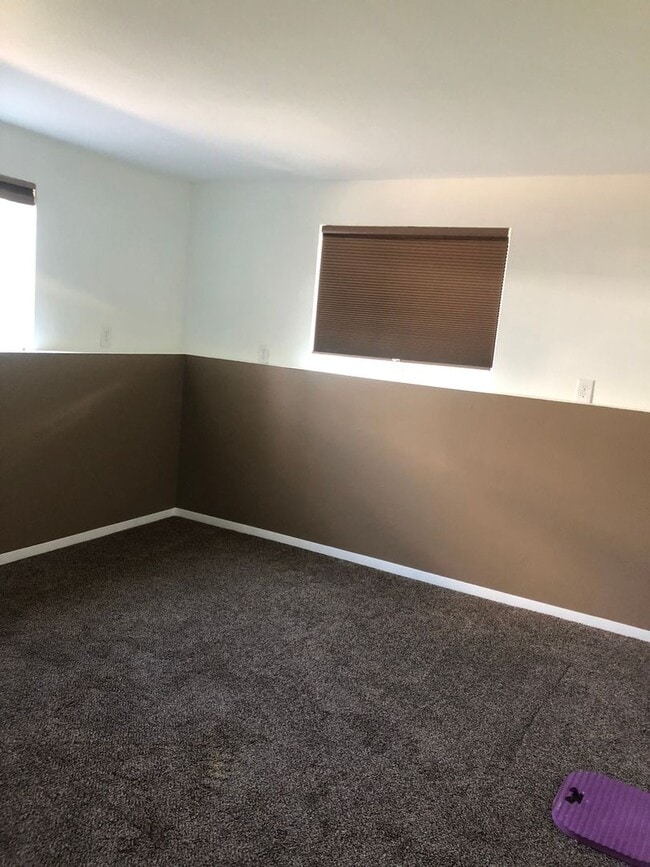 Building Photo - Half of a Duplex Available - 4 Bedroom 2 Bathroom in Lakewood