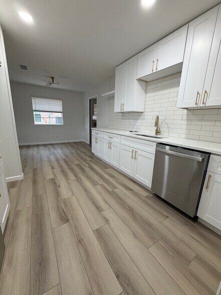 Building Photo - 6526 Forest Grove