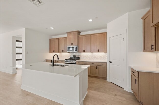 Building Photo - 9617 Dahlia Blvd