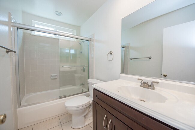 Building Photo - Spacious 4 Bedroom Home in Quiet Yorba Linda Neighborhood