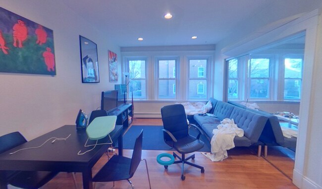 Building Photo - 9/1 No Fee! Modern 3BR apartment near Coolidge Corner, BU!