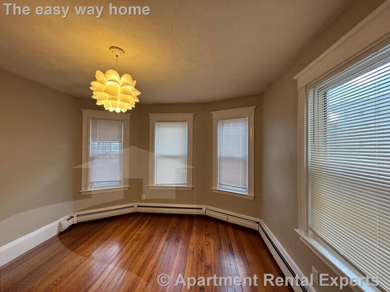 Building Photo - 97 Marion St