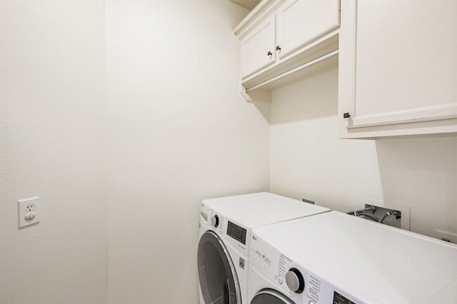 Building Photo - 407 W Bell St