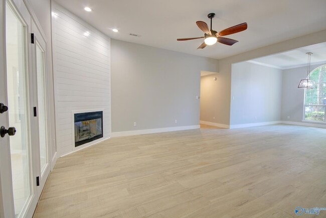 Building Photo - 205 Jarrett Ln