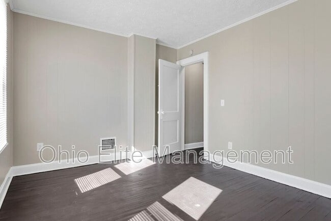 Building Photo - 793 E Starr Ave