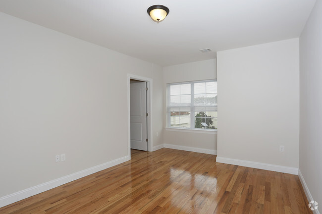 Bedroom - Hilltop Apartments of Totowa