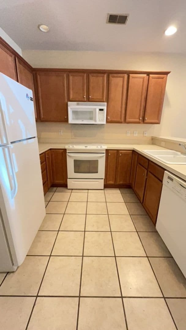 Building Photo - 3bd 2.5 bath house in Steeple Point subdiv...