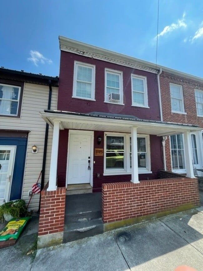 Primary Photo - Clear Spring Apartment