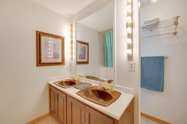 Building Photo - 19 Crescent Ln