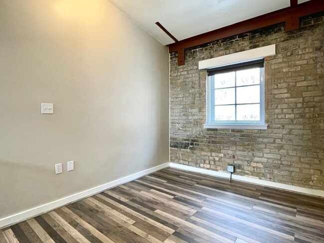 Building Photo - Urban Condo at The Pierpont Lofts!