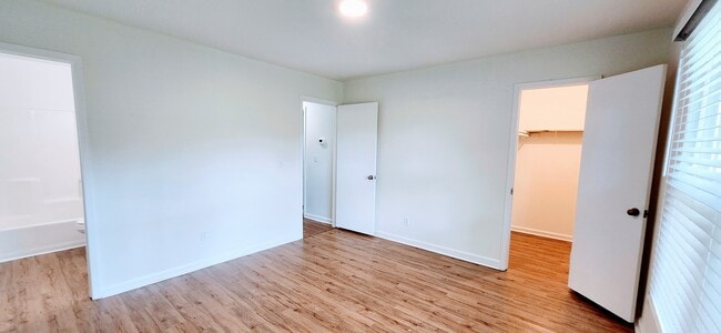 Building Photo - 5540 Everglades Trail