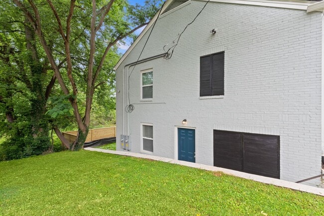 Building Photo - Location, Location - Duplex Unit A - 636 Francis PL NW/ 2 bedroom, 2 bath - off street parking $1...