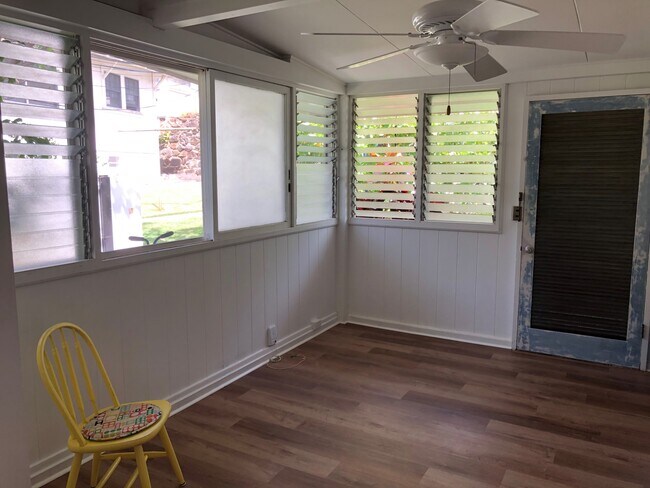 living room - 2212 Wilder Ave