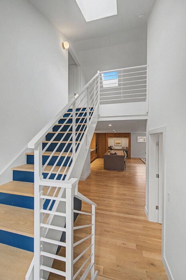 Building Photo - Stunning 5BR/3.5BA historic home located near Hillsboro Village!