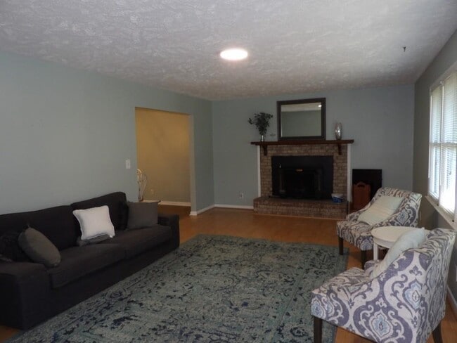 Building Photo - 917 9th Ave S