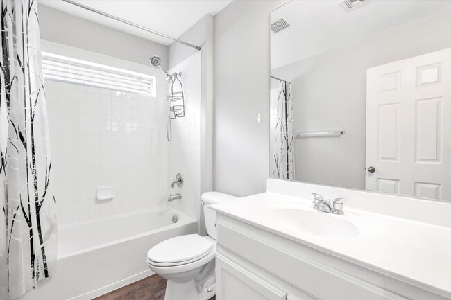 Building Photo - Great location 3 bedrooms 2 1/2 bath, community pool, St. Rose pkwy and Spencer