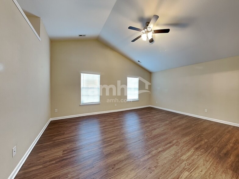 Building Photo - 2476 Ingleside Dr