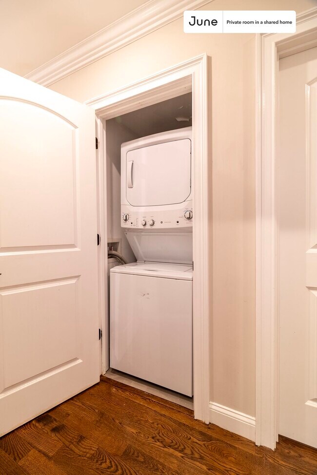 Building Photo - Room in Shared 4 bed/1.5 bath home in Somerville