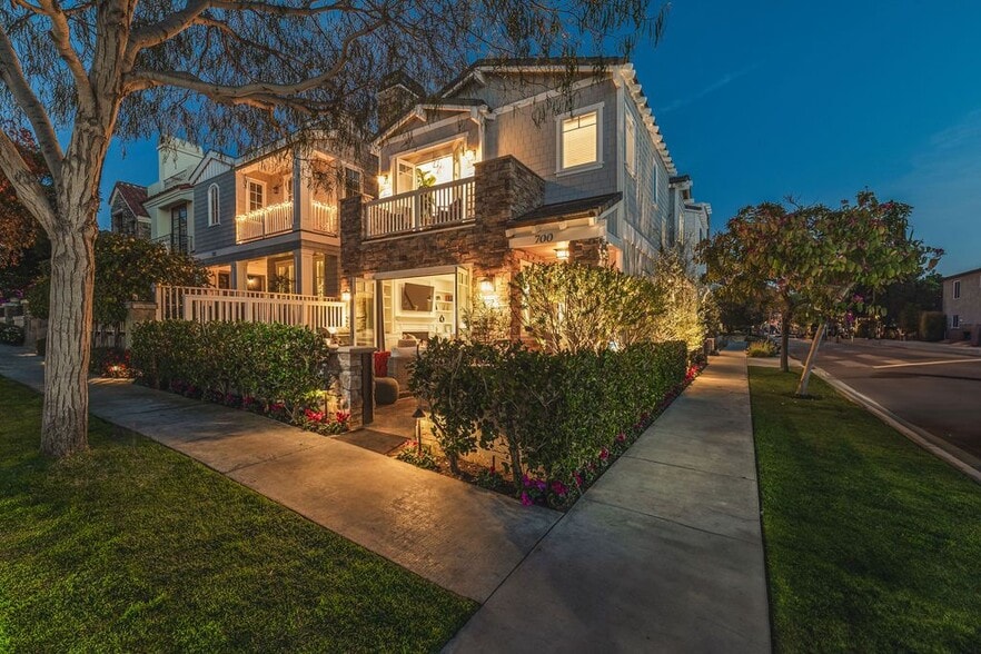 Building Photo - 700 Acacia Ave