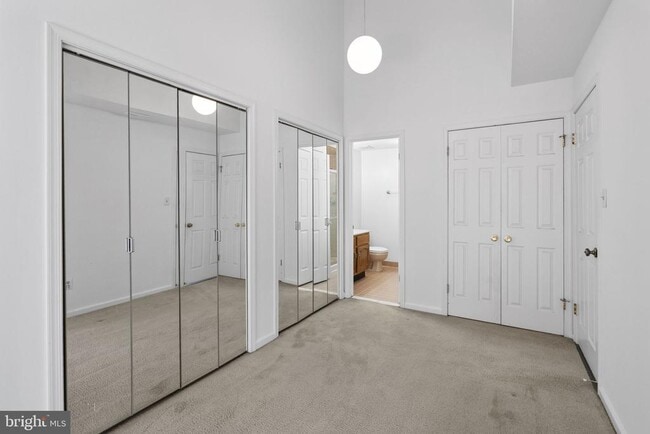 Building Photo - 707 Mountainview Dr