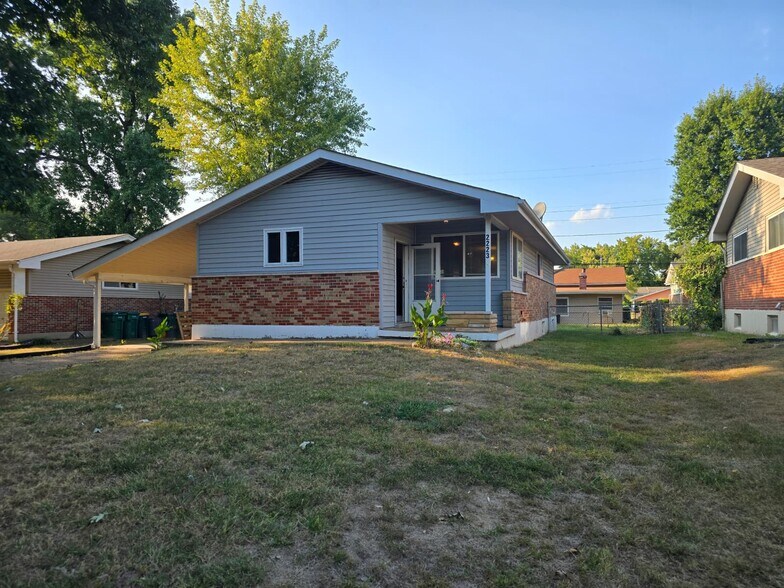 Building Photo - 2223 Lovett Dr