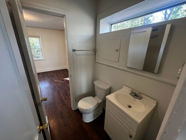 Building Photo - Charming 2 Bedroom Home Minutes from Downtown Greenville