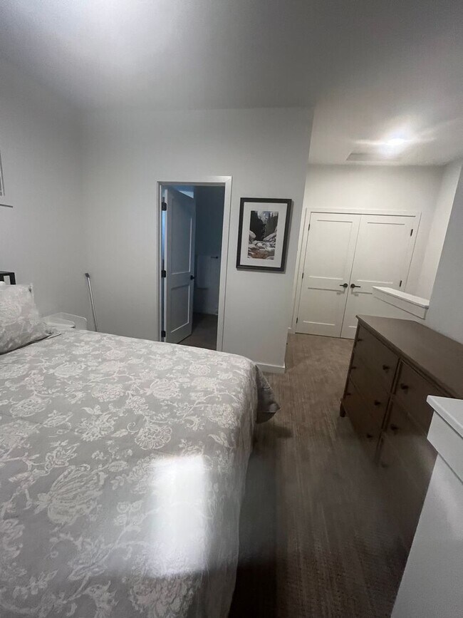 Building Photo - 2989 S 30th Ave