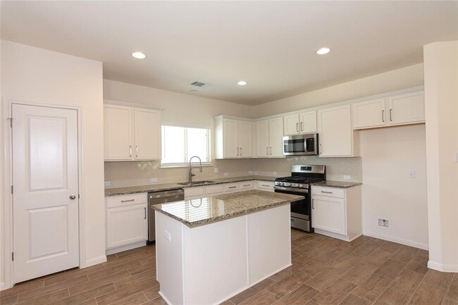 Building Photo - 1732 Lakota Ln