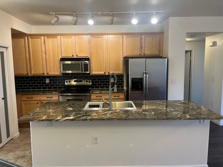 Kitchen - 5534 Lewis St