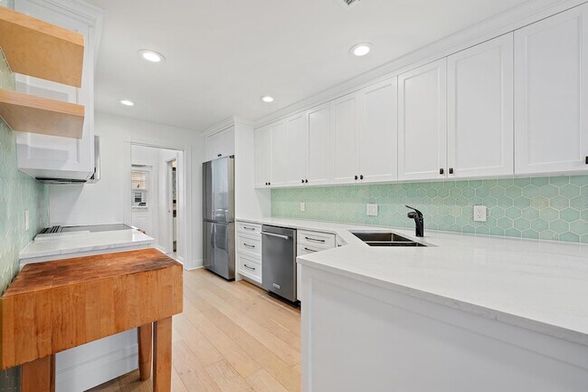 Building Photo - 136 Ashley Ct