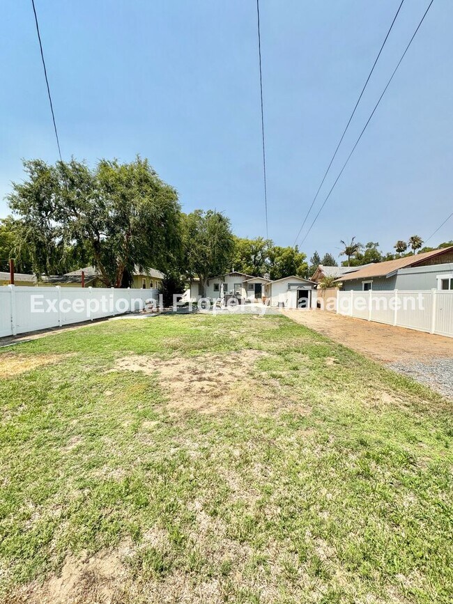 Building Photo - Great 2 bed 1 bath Craftsman home!