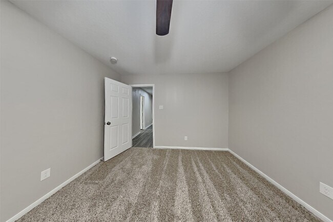 Building Photo - 5047 Lamppost Hill Ct