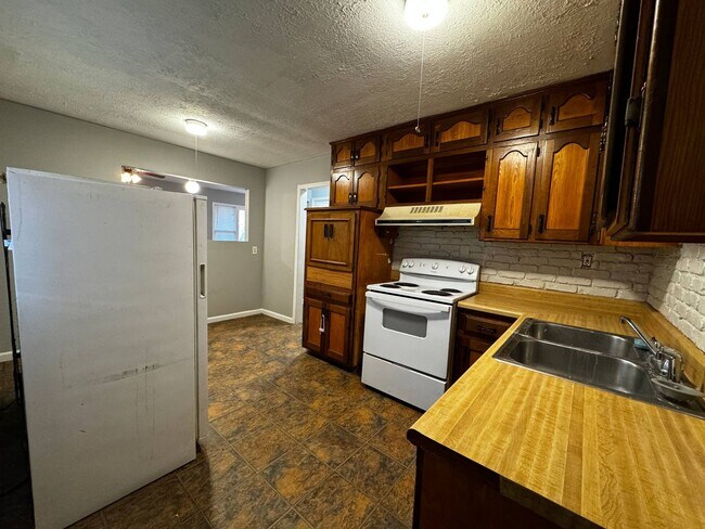 Building Photo - 11515 Hackett St