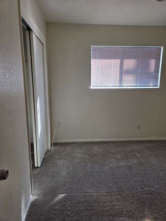 Building Photo - 3 Bedroom 2 Bath Home with Cooler