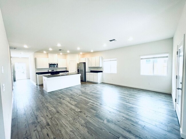 Building Photo - Newer 4 Bedroom Home, 3 car garage