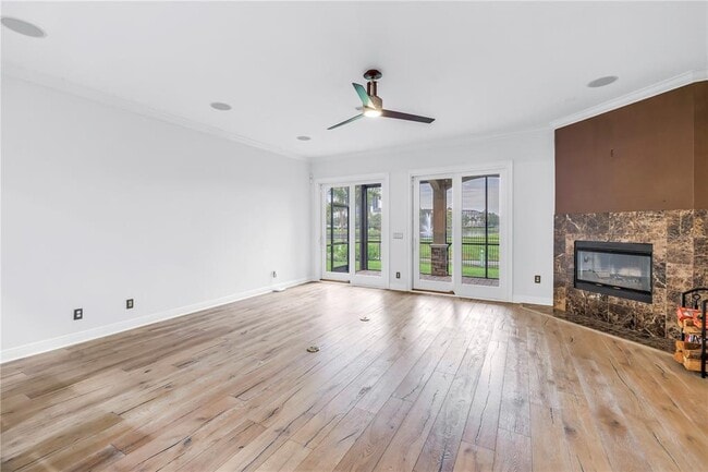 Building Photo - 651 Saxony Blvd