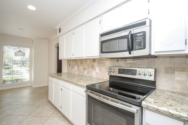 Building Photo - 13240 Trail Hollow Dr