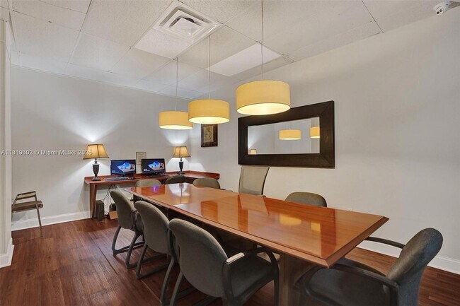 Building Photo - 500 Bayview Dr