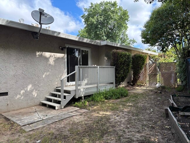 Building Photo - 6075 Peoria Dr